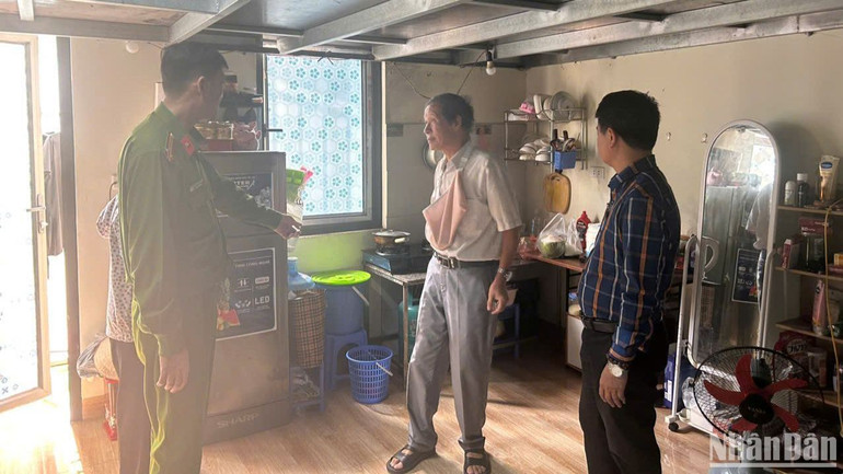 Gia đình ông Vương Văn Chiến tận dụng nhà ở để cho thuê trọ nên nhiều điều kiện về phòng cháy, chữa cháy không bảo đảm theo đúng quy định.