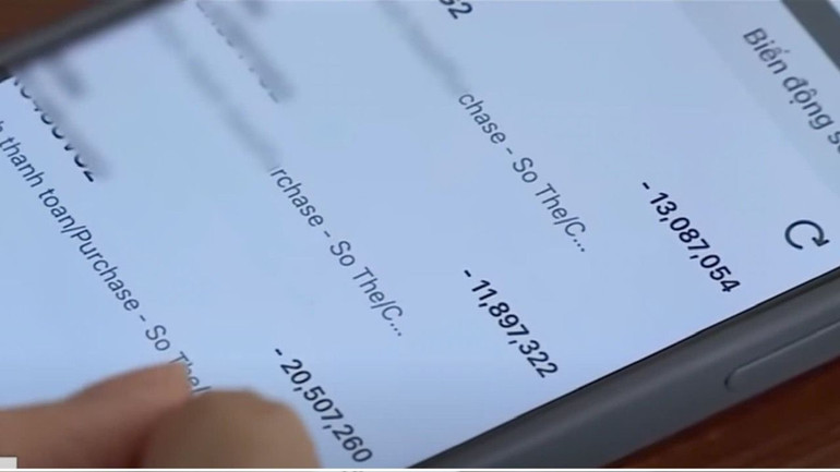 Một nhân viên ngân hàng bị chiếm đoạt gần 50 triệu đồng do bị lộ thông tin thẻ tín dụng.