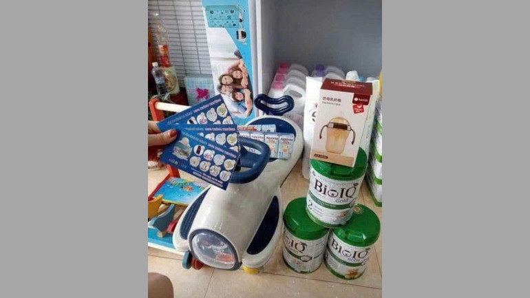 Nhiều chương trình khuyến mãi mua sữa tặng quà. (Ảnh minh hoạ).