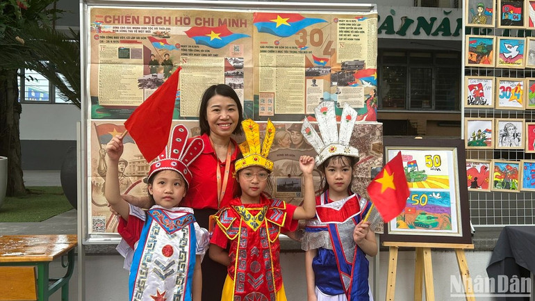 Phụ san đặc biệt của Báo Nhân Dân trở thành một tài liệu học tập hấp dẫn, mới lạ với giáo viên và học sinh.