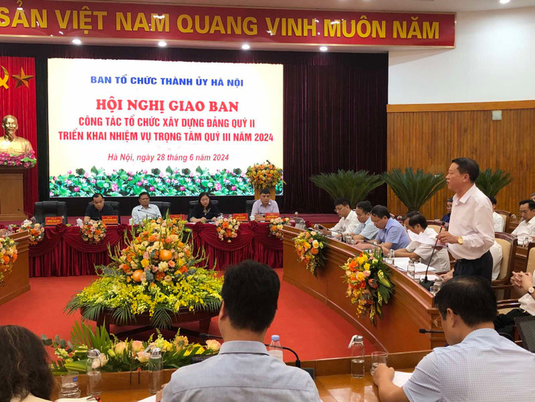 Đại biểu dự hội nghị phát biểu, tham gia đóng góp ý kiến.