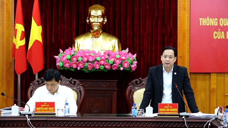 Đồng chí Hoàng Văn Nghiệm, Bí thư Tỉnh ủy Lạng Sơn, thay mặt Ban Thường vụ Tỉnh ủy Lạng Sơn tiếp thu ý kiến chỉ đạo.