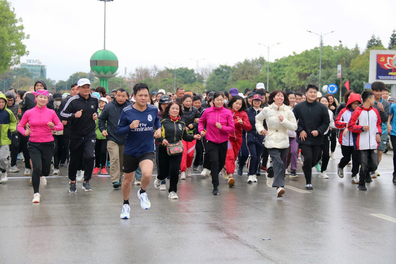 Các tầng lớp nhân dân tham gia sự kiện.