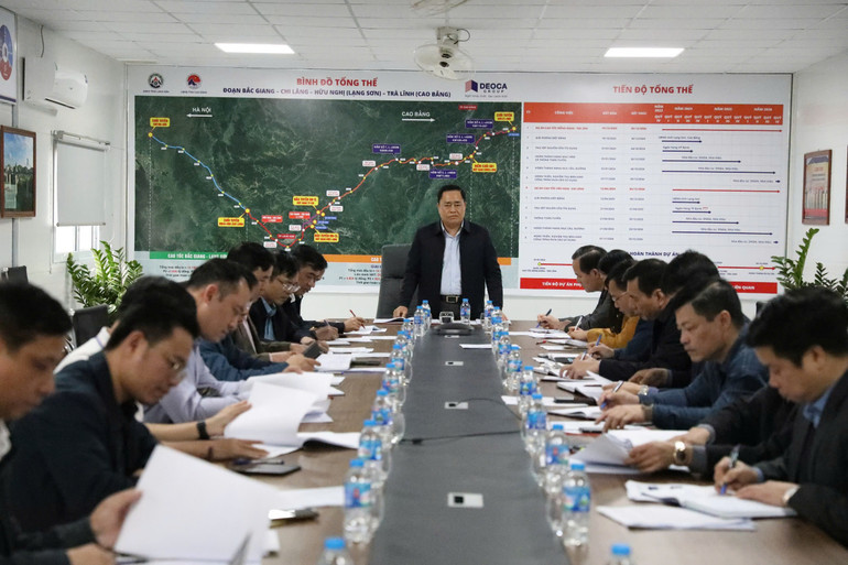 Đồng chí Hồ Tiến Thiệu, Phó Bí thư Tỉnh ủy, Chủ tịch Ủy ban nhân dân tỉnh Lạng Sơn chỉ đạo tại buổi kiểm tra.