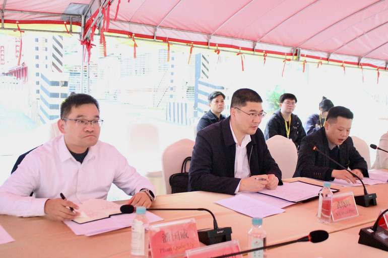 Đoàn công tác của Thị Bằng Tường (Khu tự trị Dân tộc Choang, tỉnh Quảng Tây, Trung Quốc).