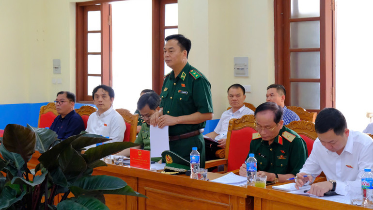 Trung tướng Đỗ Quang Thành, Phó Chủ nhiệm Ủy ban Quốc phòng, An ninh và Đối ngoại phát biểu.