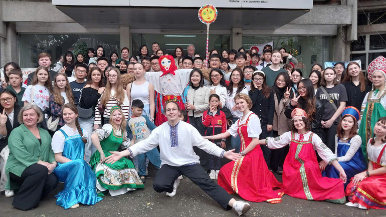 Lễ tiễn mùa đông - một trong những hoạt động thường niên của Phân viện, thu hút đông đảo học sinh, sinh viên Hà Nội tham gia.