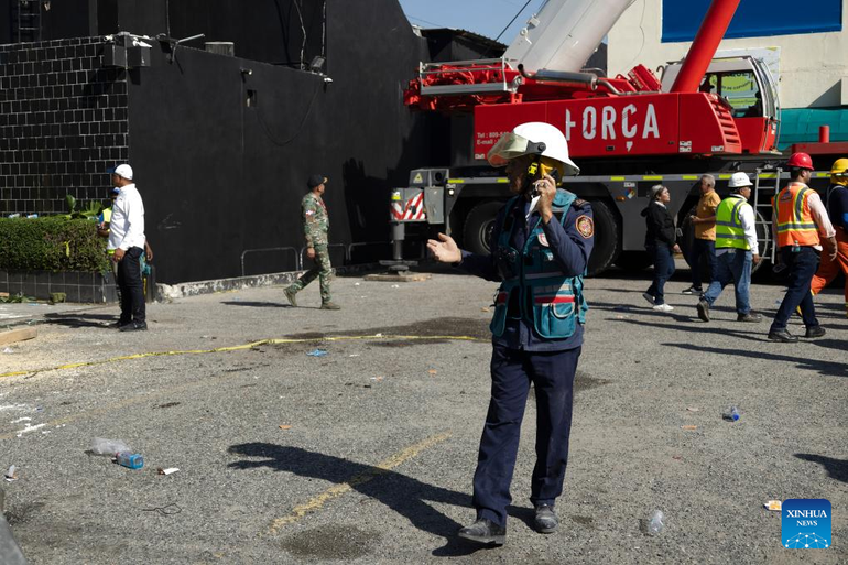 Lực lượng cứu hộ làm việc tại hiện trường vụ sập mái hộp đêm ở Santo Domingo, Cộng hòa Dominica. (Ảnh: Tân Hoa xã) Lực lượng cứu hộ làm việc tại hiện trường vụ sập mái hộp đêm ở Santo Domingo, Cộng hòa Dominica. (Ảnh: Tân Hoa xã)