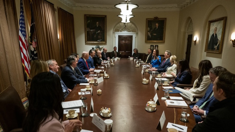 Tổng thống Mỹ Donald Trump trong cuộc họp Nội các ngày 10/4. (Ảnh: The White House)