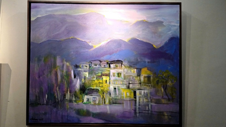 Nhiều bức tranh khổ lớn thu hút sự chú ý của công chúng yêu hội họa.