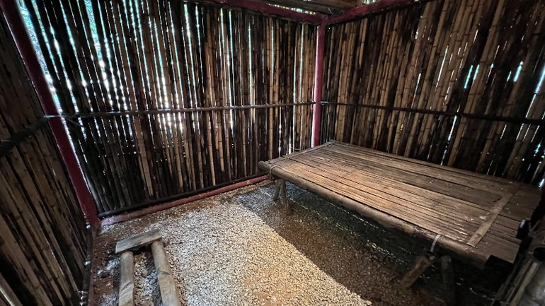 Vẻ đơn sơ bên trong nhà ông Lý Quốc Súng. Vẻ đơn sơ bên trong nhà ông Lý Quốc Súng.