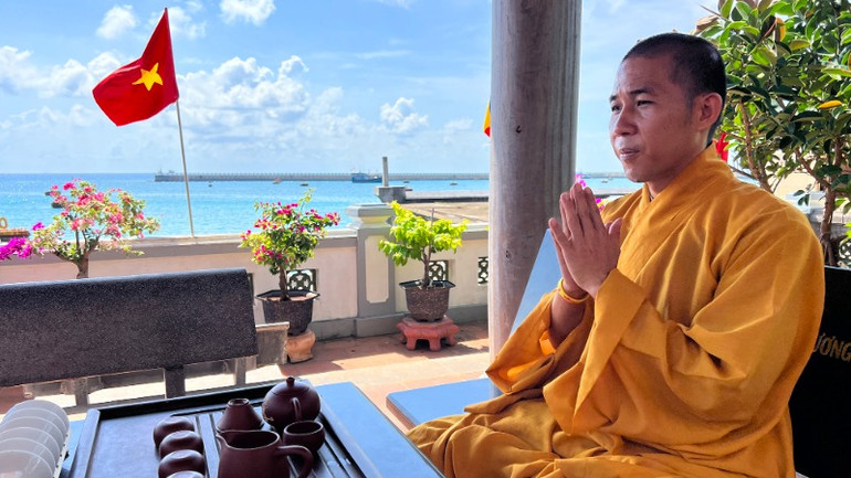 Đại đức Thích Nhuận Hiếu, trụ trì chùa Đá Tây A.