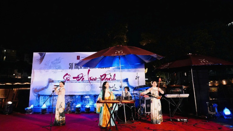 Các chương trình của Đinh Khánh Ly đều được đầu tư công phu, có chiều sâu. Các chương trình của Đinh Khánh Ly đều được đầu tư công phu, có chiều sâu.