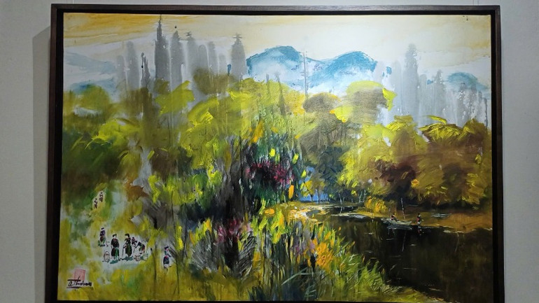 Vẫn sắc vàng quen thuộc nhưng không gian hội họa đã được mở rộng hơn.