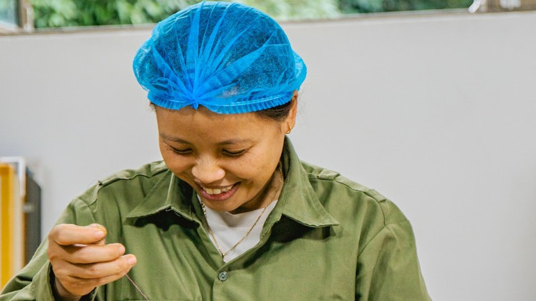 Bà con xã viên đã luôn nỗ lực để tiếp nối nghề thêu truyền thống.