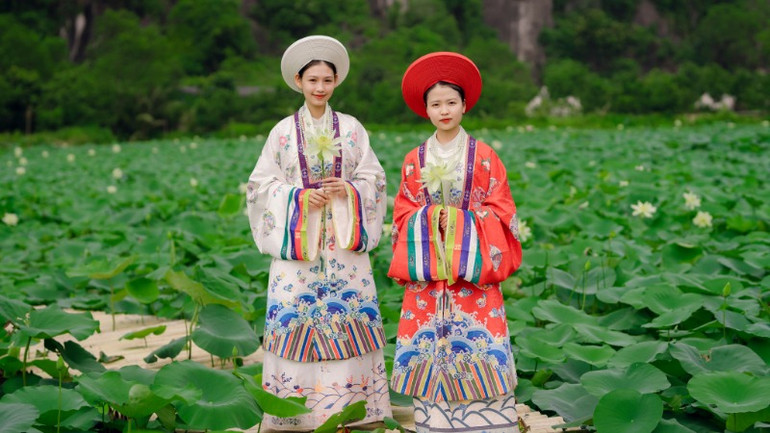 Áo Nhật Bình ngày nay được các bạn trẻ sáng tạo rất đa dạng.