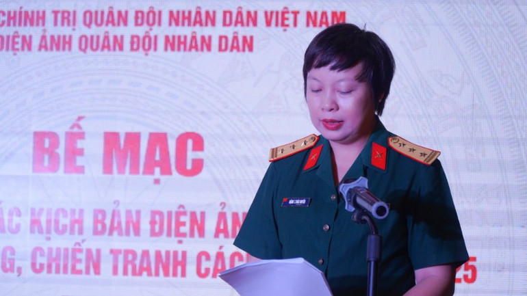 Thượng tá, Nghệ sĩ ưu tú Đặng Thái Huyền, Phó Giám đốc Điện ảnh quân đội nhân dân phát biểu tại lễ bế mạc.