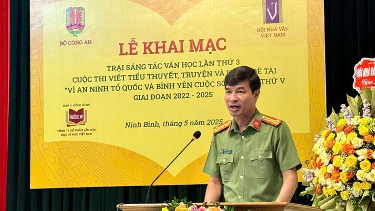 Đại tá Trần Cao Kiều, Phó Cục trưởng Cục Truyền thông Công an nhân dân, Giám đốc-Tổng Biên tập Nhà xuất bản Công an nhân dân phát biểu khai mạc.