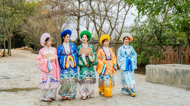 Tinh hoa cổ phục Việt đã có sự tiếp biến, sáng tạo theo nhịp thời gian.