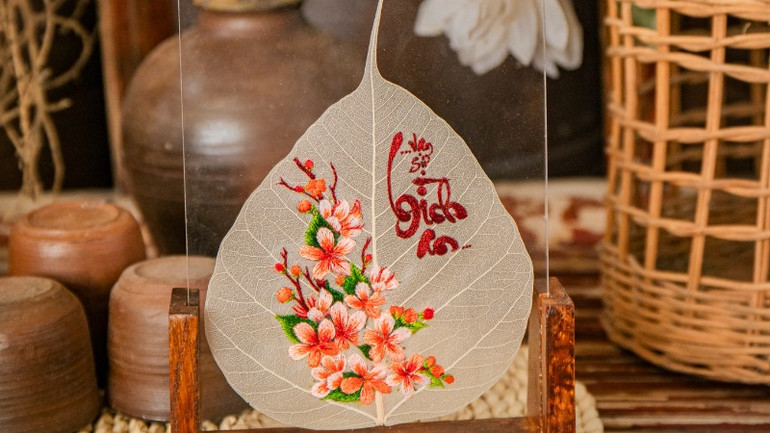 Các mẫu thêu mang vẻ đẹp truyền thống.