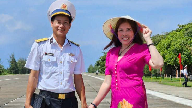 Chị Nhàn có nhiều hoạt động gắn bó với người lính hôm nay.