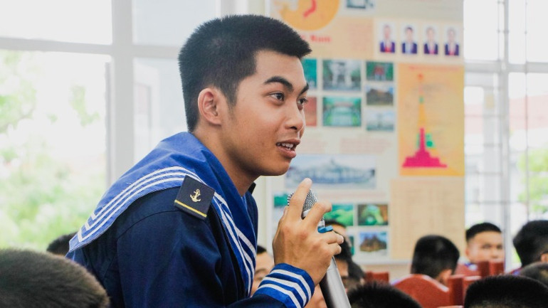 Những người lính trẻ đã có những chia sẻ mộc mạc, chân thành. Những người lính trẻ đã có những chia sẻ mộc mạc, chân thành.