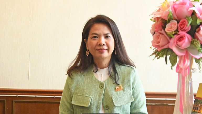 Nhà nghiên cứu lịch sử người Thái Lan - Phó Giáo sư, Tiến sĩ Thananan Boonwanna. Nhà nghiên cứu lịch sử người Thái Lan - Phó Giáo sư, Tiến sĩ Thananan Boonwanna.