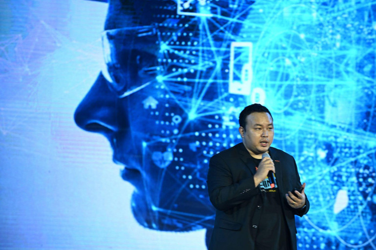 Giám đốc Công nghệ Viettel Cloud Lê Quang Hiếu cho biết, về mặt an ninh, các tiêu chuẩn của Việt Nam khác so với trên thế giới. Tiêu chuẩn quốc tế đã cao, nhưng Việt Nam còn có thêm yêu cầu về tiêu chuẩn bảo mật. Giám đốc Công nghệ Viettel Cloud Lê Quang Hiếu cho biết, về mặt an ninh, các tiêu chuẩn của Việt Nam khác so với trên thế giới. Tiêu chuẩn quốc tế đã cao, nhưng Việt Nam còn có thêm yêu cầu về tiêu chuẩn bảo mật.