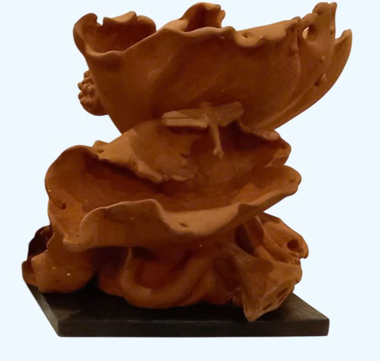 "Sự sinh tồn", chất liệu đất nung.