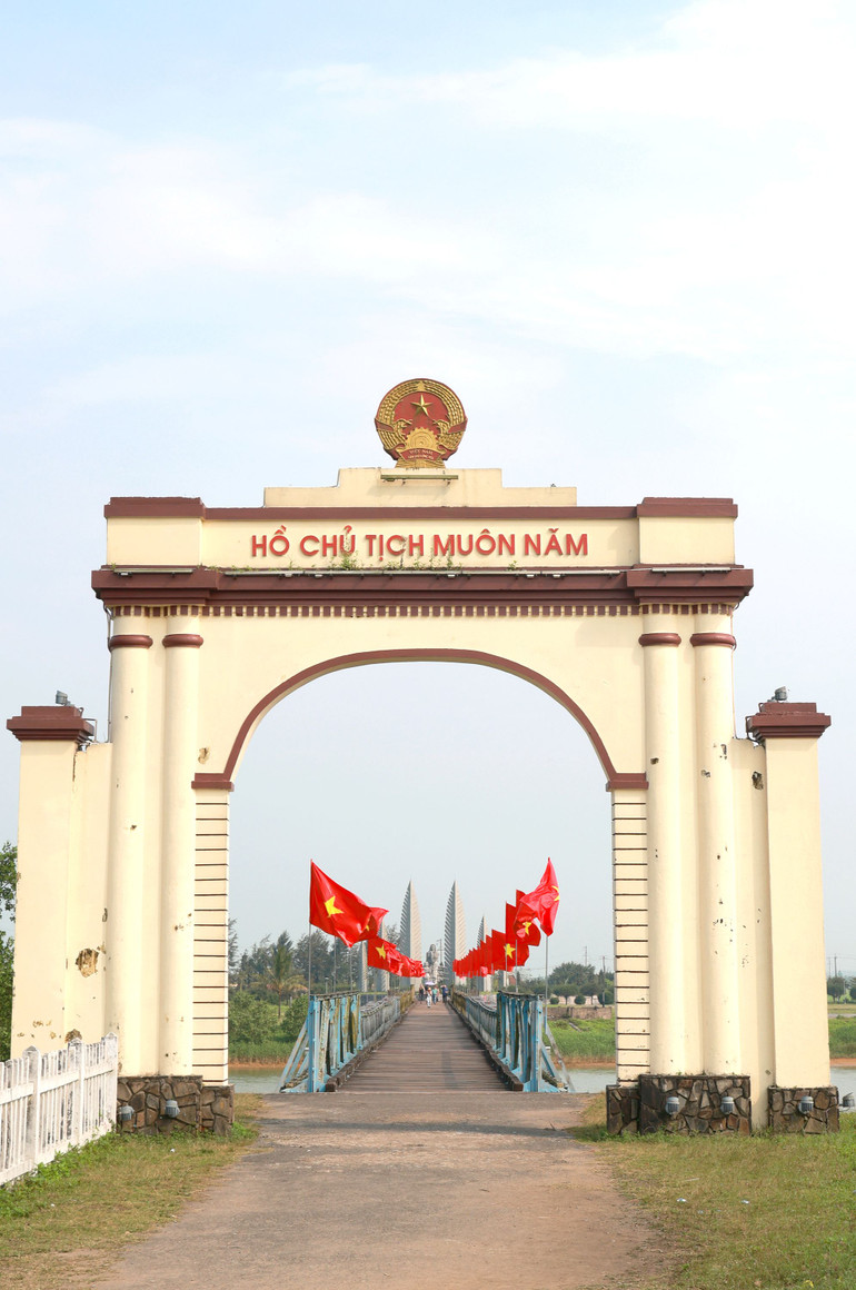 Khoảnh khắc nào cũng chứa chan xúc động bên sông Hiền Lương. Khoảnh khắc nào cũng chứa chan xúc động bên sông Hiền Lương.