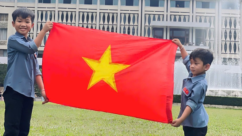 Hai con trai của Thiếu tá Cao Anh Lê Phương và chị Thùy Dương.