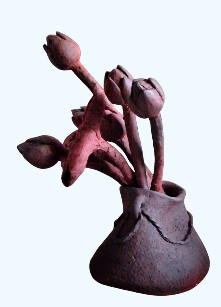 "Giỏ hoa sen", chất liệu đất nung.