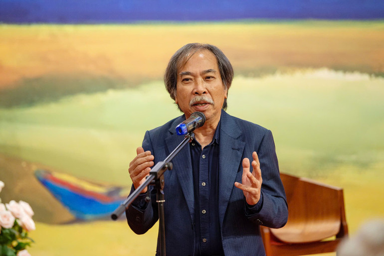 Chủ tịch Hội Nhà văn Việt Nam Nguyễn Quang Thiều bày tỏ sự trân trọng, ngưỡng mộ dành cho các tác giả. Chủ tịch Hội Nhà văn Việt Nam Nguyễn Quang Thiều bày tỏ sự trân trọng, ngưỡng mộ dành cho các tác giả.