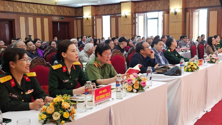 Hội thảo thu hút đông đảo đại biểu trong và ngoài quân đội.