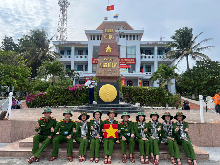 Tự hào tình yêu Tổ quốc.