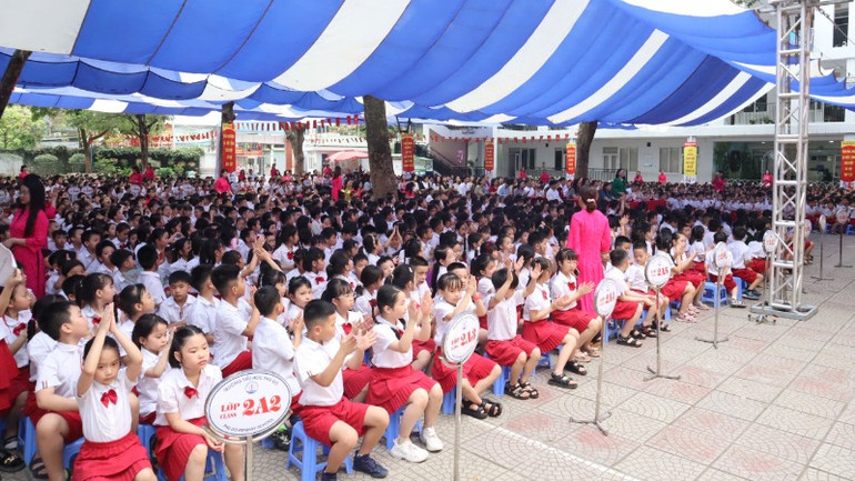 Các em học sinh hưởng ứng sôi nổi hoạt động của Ngày Sách và Văn hóa đọc. Các em học sinh hưởng ứng sôi nổi hoạt động của Ngày Sách và Văn hóa đọc.