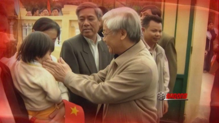 Một cảnh trong phim Tài liệu "Tổng Bí thư Nguyễn Phú Trọng, nhà lãnh đạo trí tuệ, kiên trung và mẫu mực".