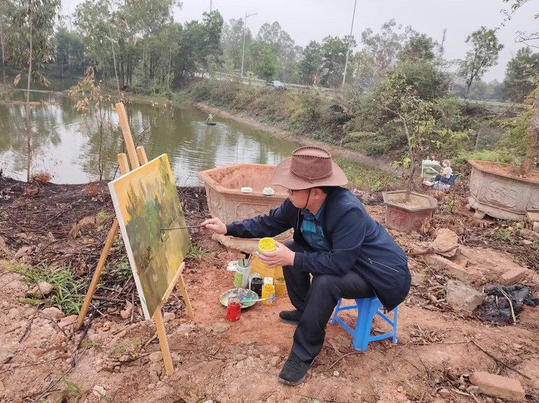 90% tác phẩm trong triển lãm được họa sĩ trực họa. 90% tác phẩm trong triển lãm được họa sĩ trực họa.