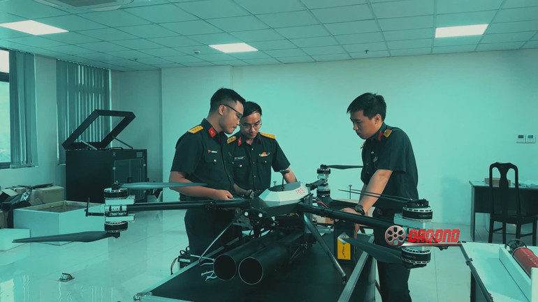 Cảnh trong phim khoa học "Nghiên cứu ứng dụng công nghệ trong chữa cháy".