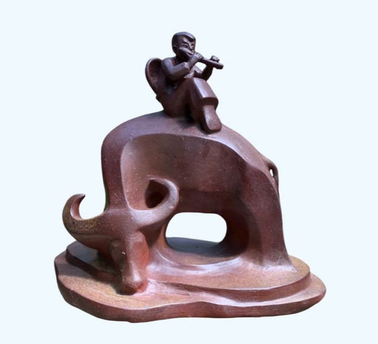 Tác phẩm "Thanh bình", chất liệu đất nung.