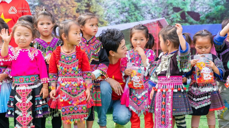 Các em nhỏ vùng cao cần sự quan tâm, chăm sóc của toàn xã hội.