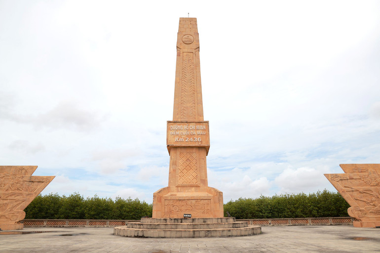 Km 2436 đánh dấu điểm cuối của Đường Hồ Chí Minh.