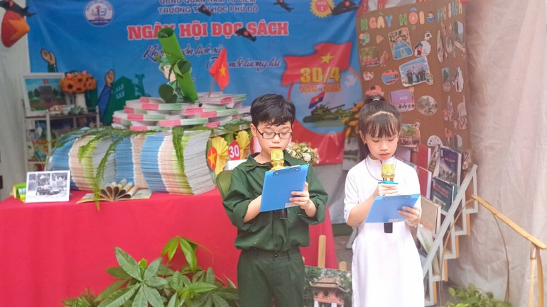 Mỗi em học sinh đã trở thành một đại sứ lan tỏa văn hóa đọc. Mỗi em học sinh đã trở thành một đại sứ lan tỏa văn hóa đọc.