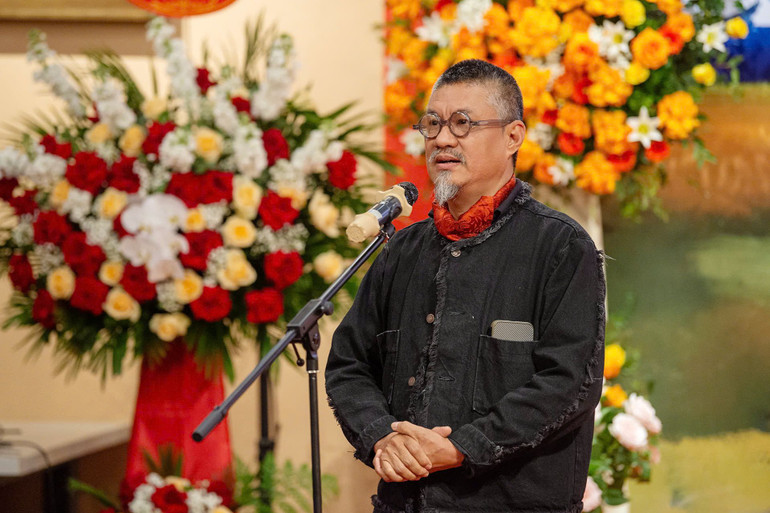 Họa sĩ Đào Hải Phong tự nhận mình may mắn khi được thơ ca khơi gợi cảm hứng sáng tạo. Họa sĩ Đào Hải Phong tự nhận mình may mắn khi được thơ ca khơi gợi cảm hứng sáng tạo.