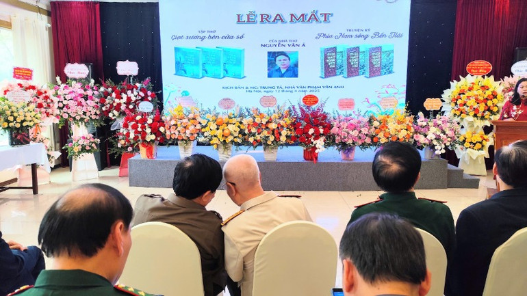 Sáng tác văn chương đã lâu nhưng đến nay tác giả mới xuất bản sách.