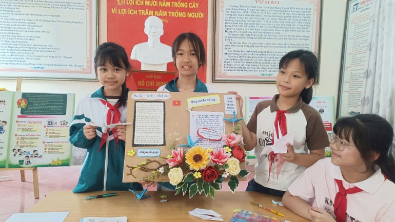 Thành quả nhỏ nhưng khiến các em rất tự hào. Thành quả nhỏ nhưng khiến các em rất tự hào.