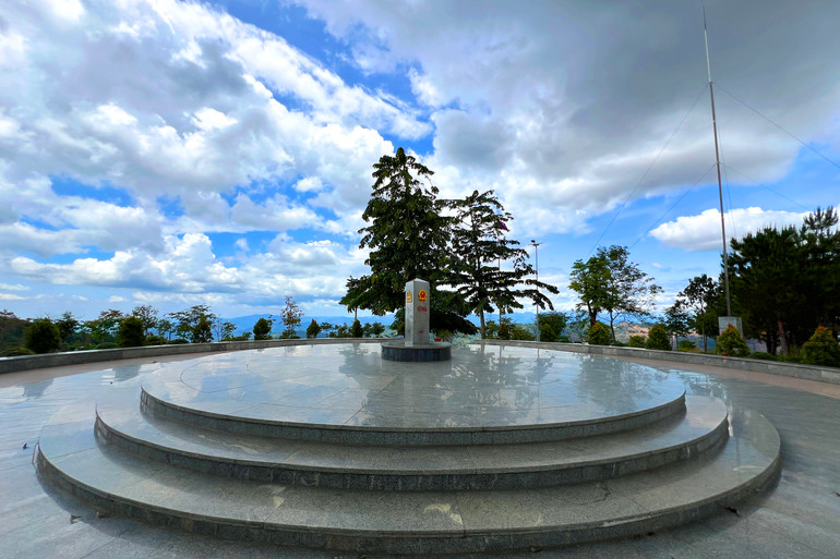 Mùa này, "đặc sản" miền biên giới là... mây!