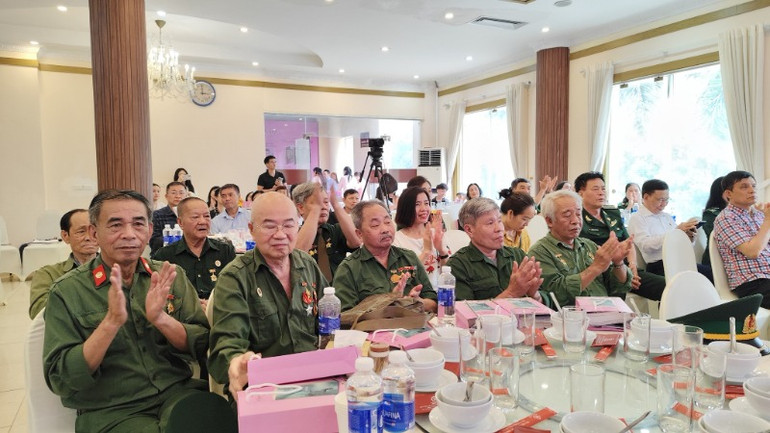 Nhà thơ Nguyễn Văn Á có nhiều tác phẩm viết về lịch sử và ký ức hào hùng của dân tộc.