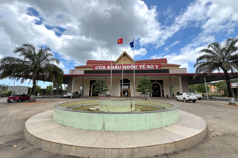 Cửa khẩu quốc tế Bờ Y vẫn giữ vẻ mộc mạc, gần gũi.