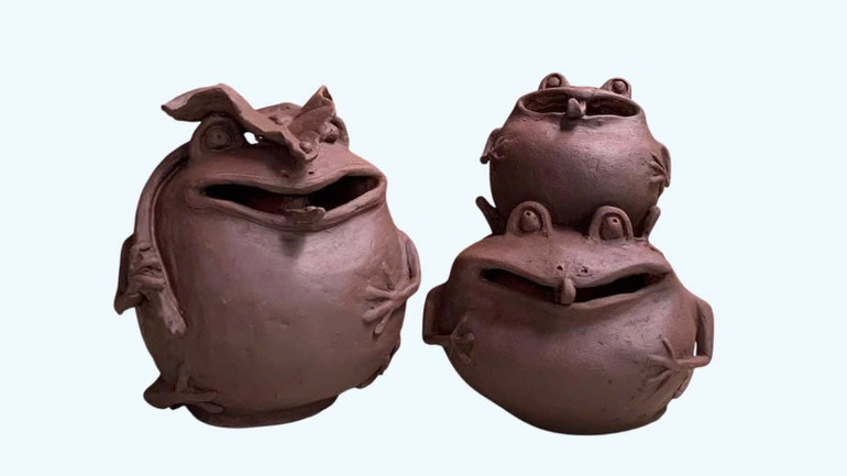 "Sum vầy", chất liệu đất nung.